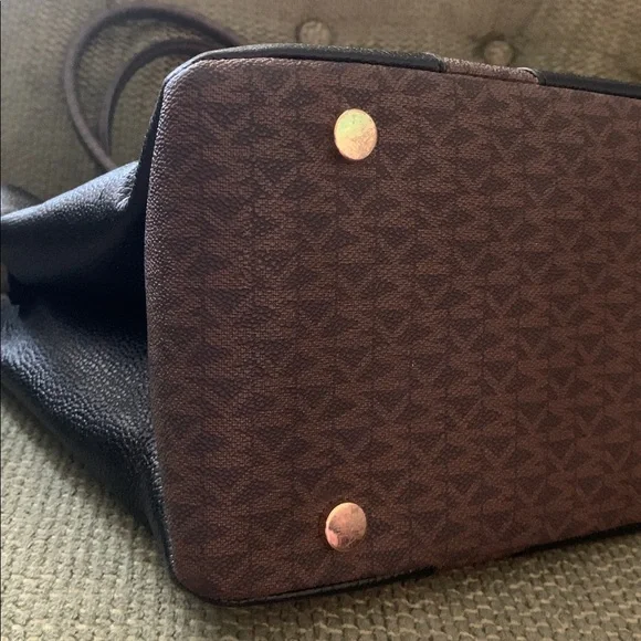 Michael Kors Austin Large Pebbled Leather Satchel - Picture 4 of 15